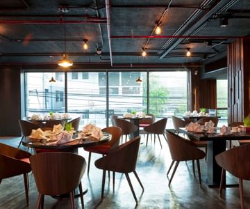 Dining area of Uzzie Restaurant at Maitria Mode Sukhumvit 15