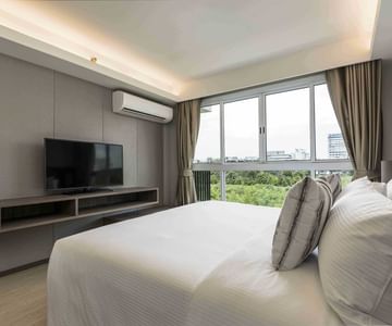 A room with one bed at Maitria Hotels & Residences